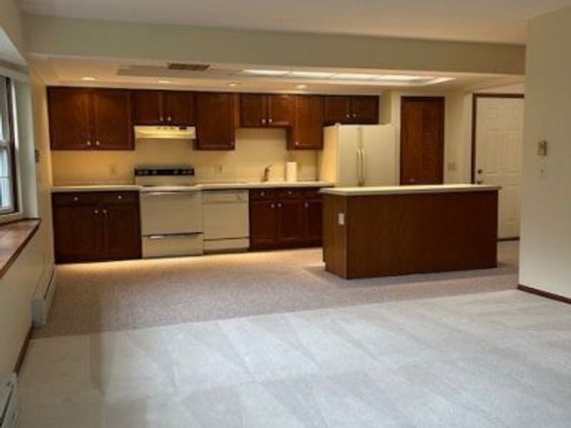 119 Burlington Oval Drive, Unit 10, Chardon, OH 44024 Photo 12