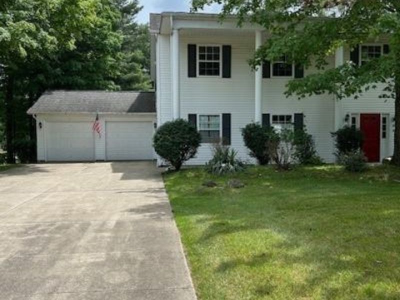 119 Burlington Oval Drive, Unit 10, Chardon, OH 44024 Photo 2