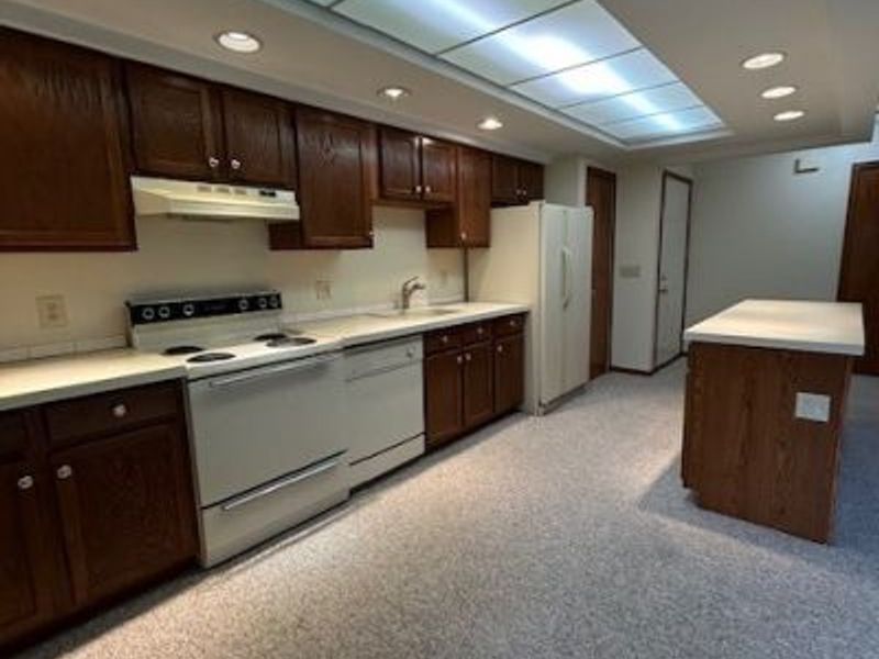 119 Burlington Oval Drive, Unit 10, Chardon, OH 44024 Photo 4