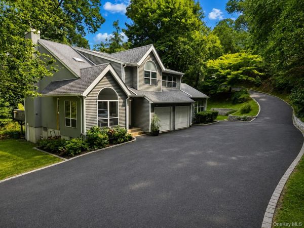 34 Hammond Road , Glen Cove, NY 11542