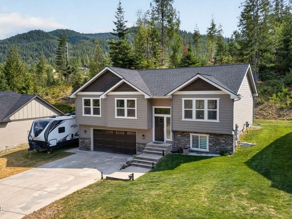 205 Old Farm Road , Pinehurst, ID 83850
