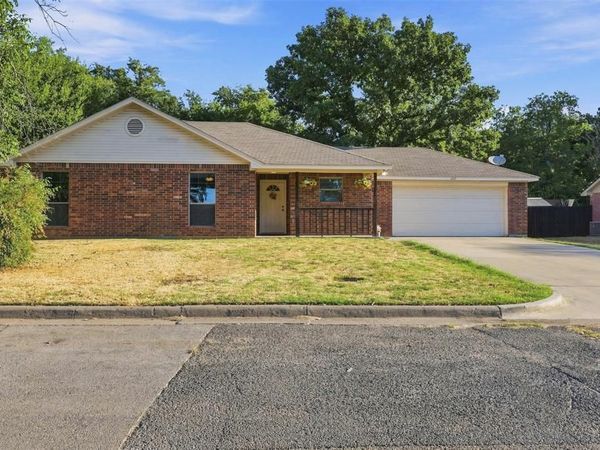 607 E Water Street, Weatherford, TX 76086