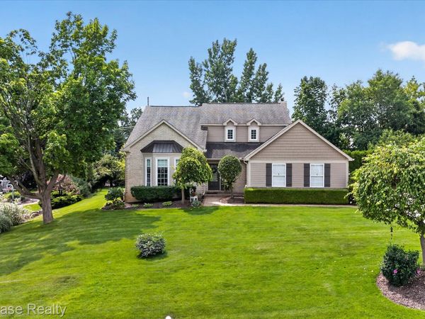 626 River Oaks Drive, Milford Township, Mi 48381