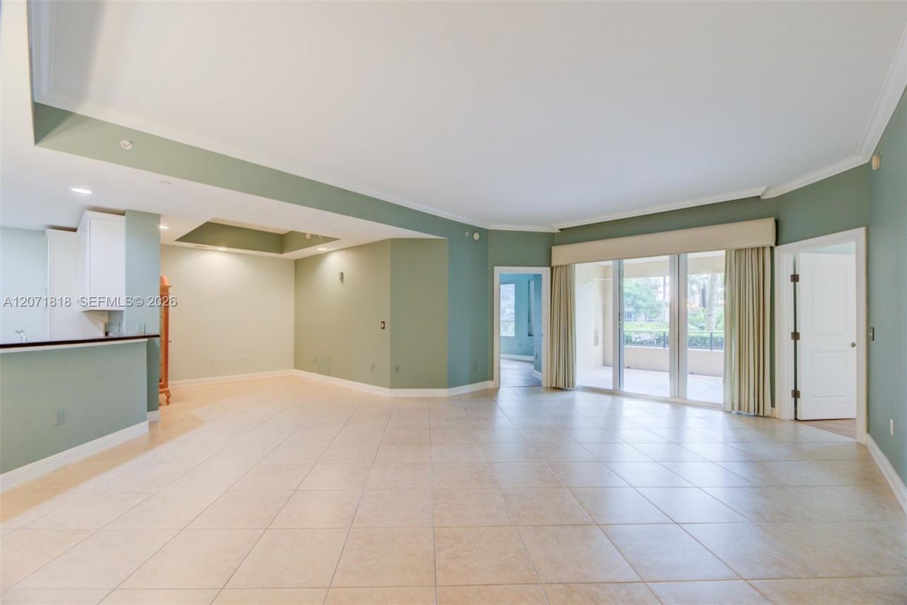 16135 Emerald Estates Dr, Unit 165, Weston, FL 33331 Photo