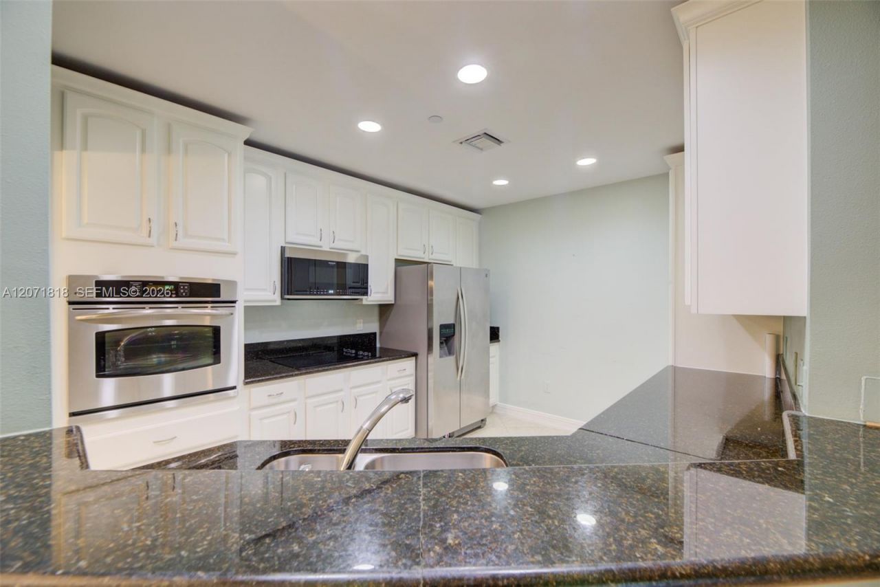 16135 Emerald Estates Dr, Unit 165, Weston, FL 33331 Photo