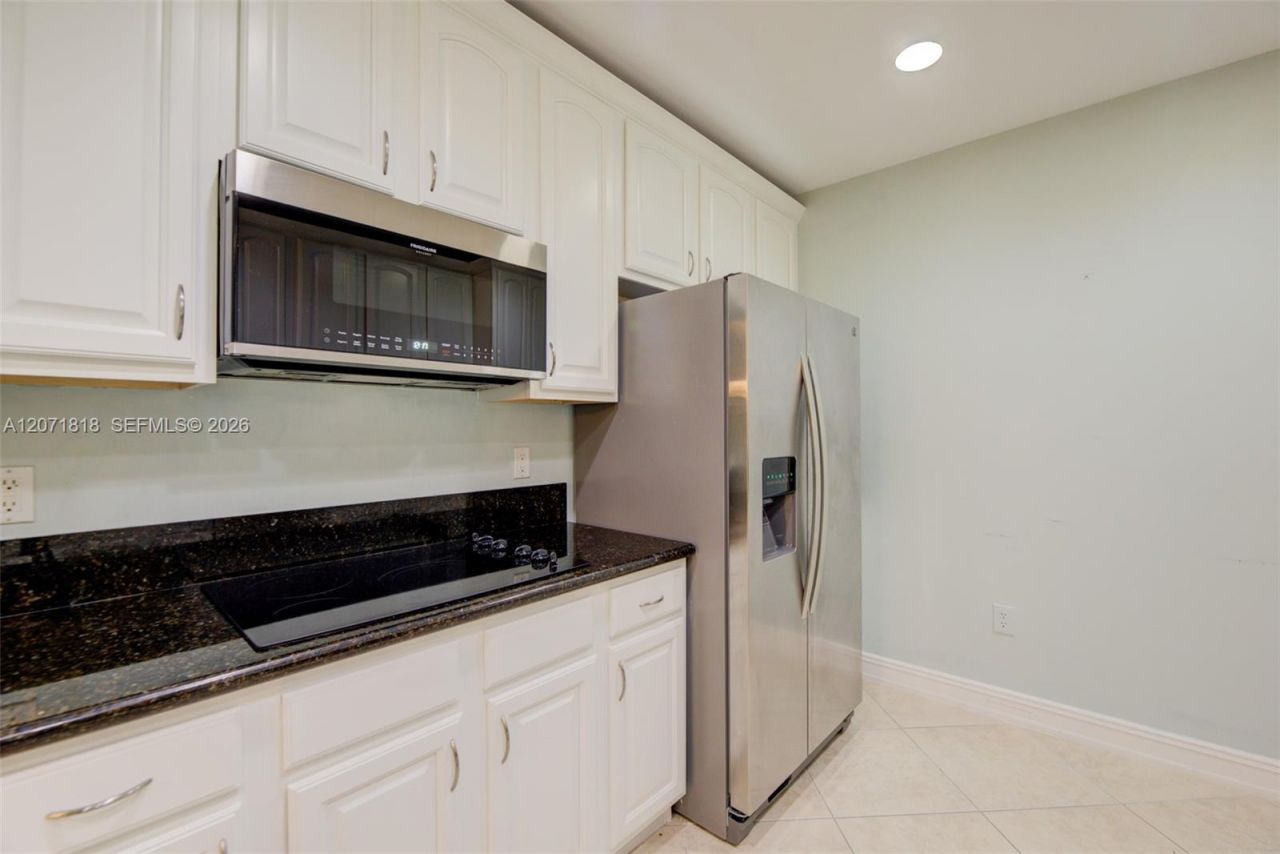 16135 Emerald Estates Dr, Unit 165, Weston, FL 33331 Photo
