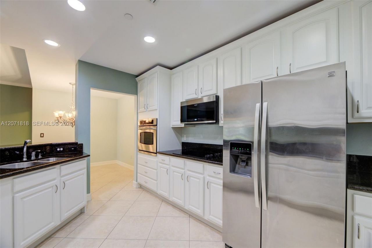 16135 Emerald Estates Dr, Unit 165, Weston, FL 33331 Photo