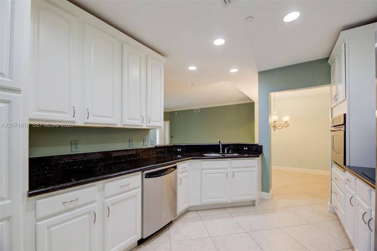 16135 Emerald Estates Dr, Unit 165, Weston, FL 33331 Photo