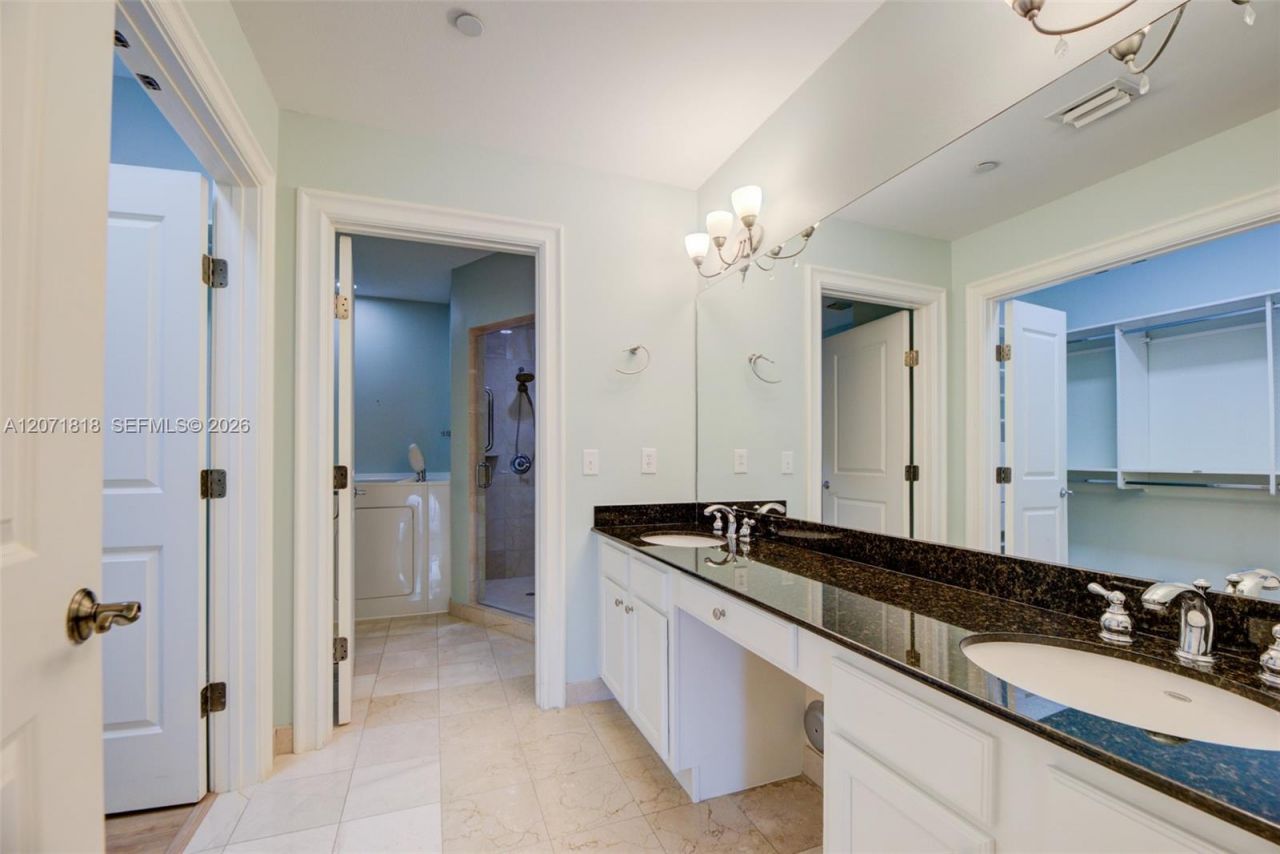 16135 Emerald Estates Dr, Unit 165, Weston, FL 33331 Photo
