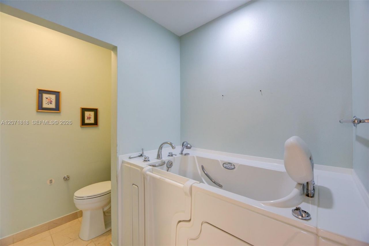 16135 Emerald Estates Dr, Unit 165, Weston, FL 33331 Photo