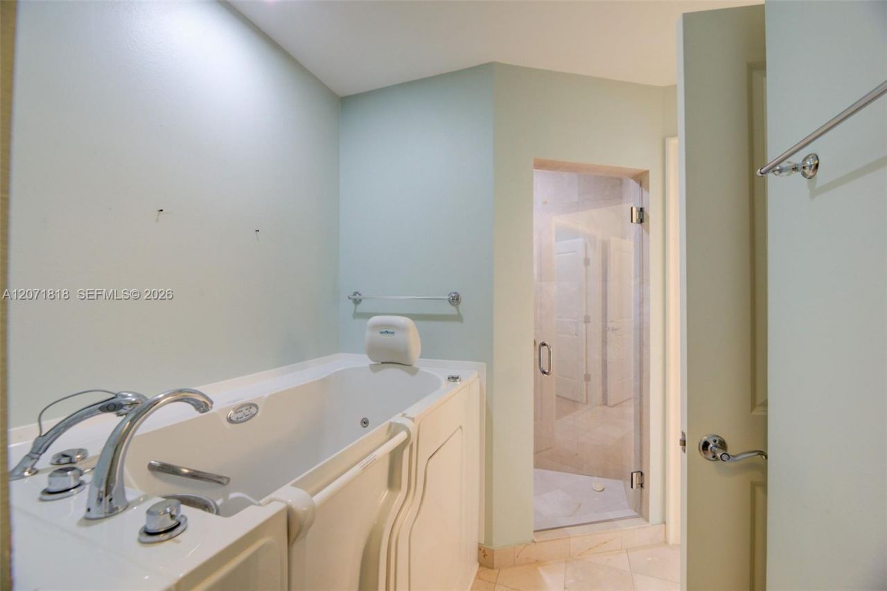 16135 Emerald Estates Dr, Unit 165, Weston, FL 33331 Photo
