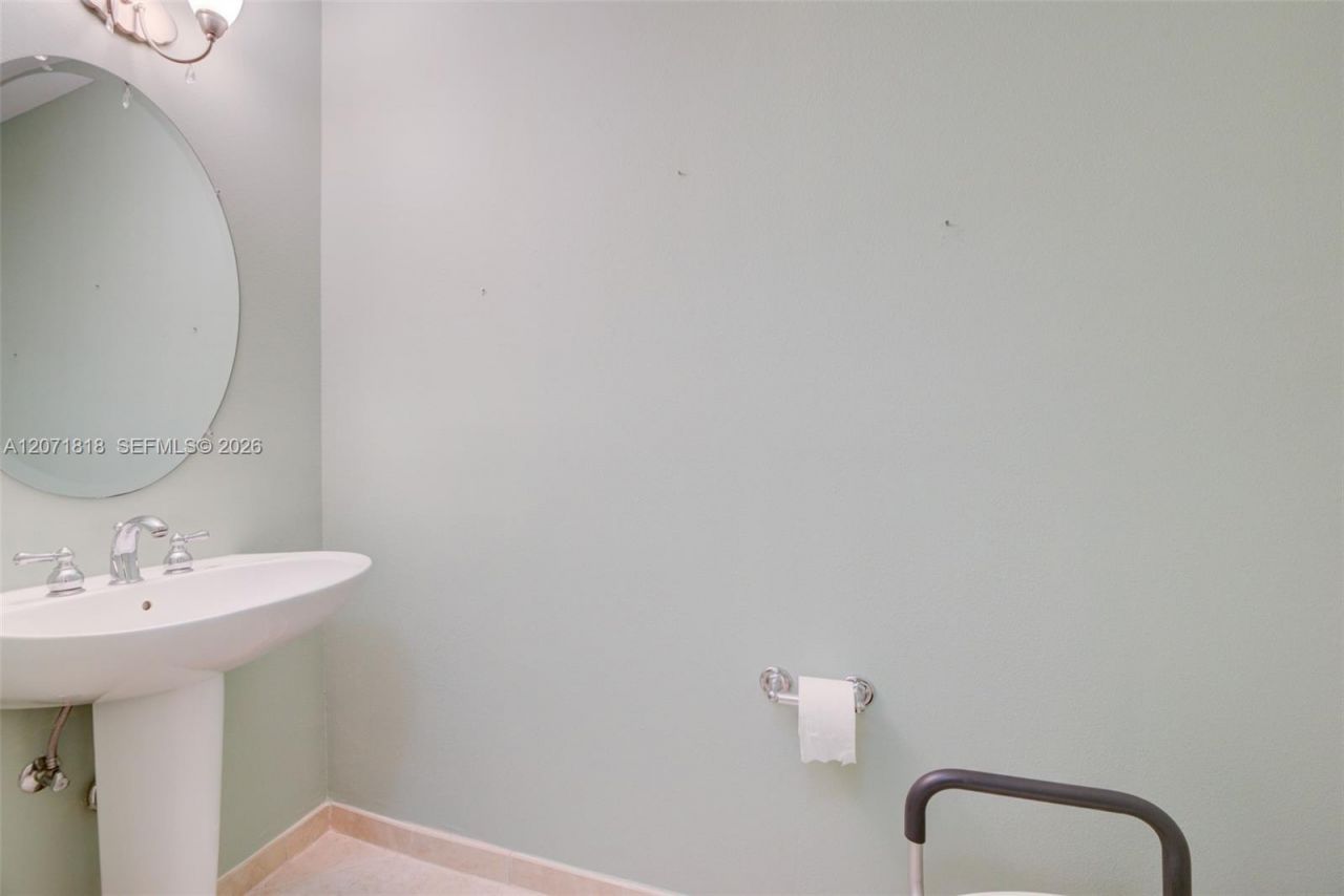 16135 Emerald Estates Dr, Unit 165, Weston, FL 33331 Photo