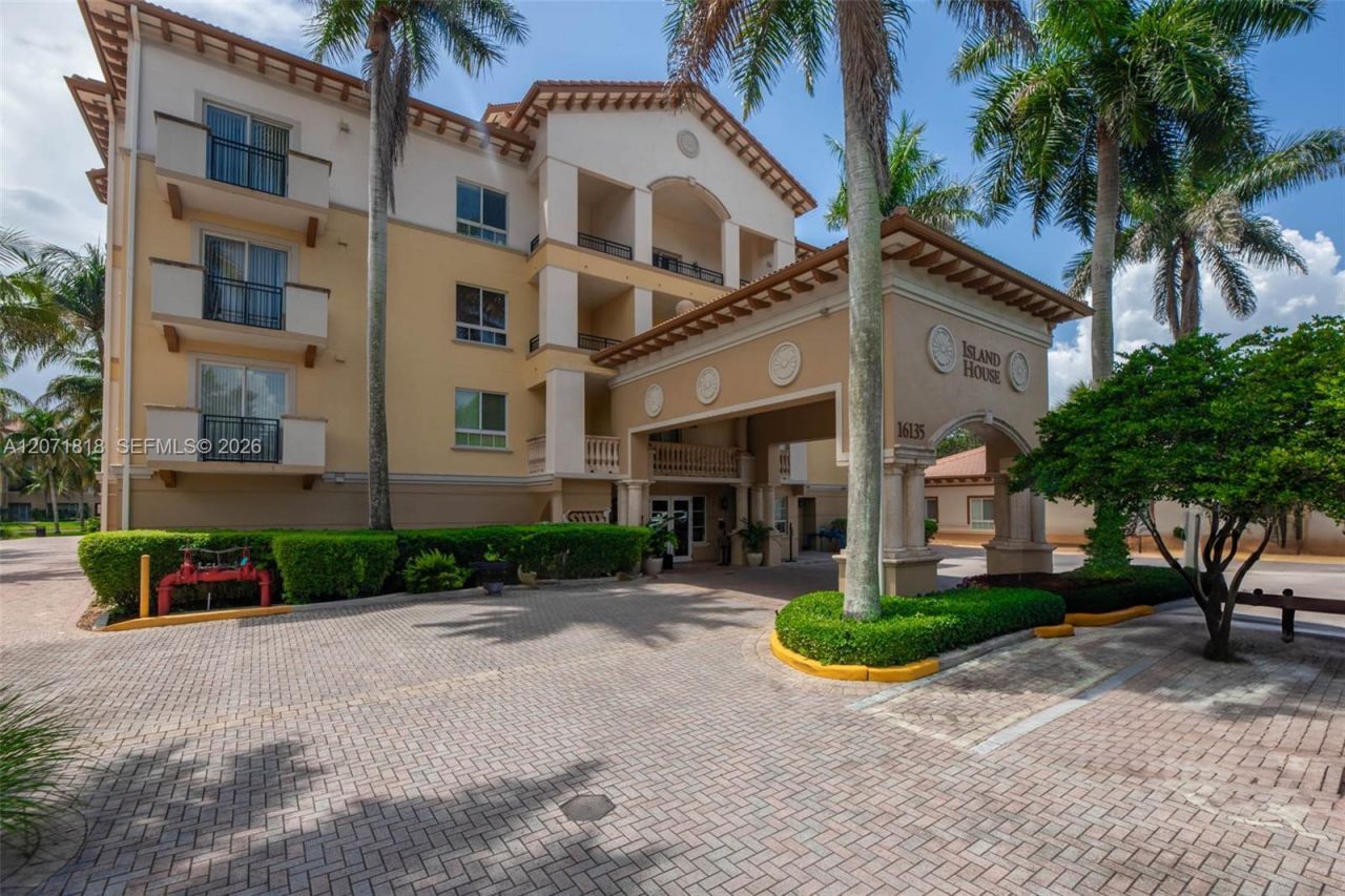 16135 Emerald Estates Dr, Unit 165, Weston, FL 33331 Photo