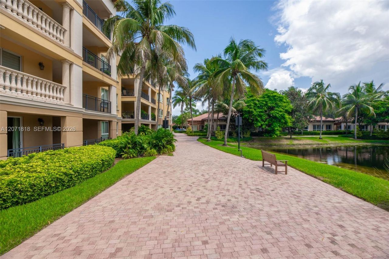 16135 Emerald Estates Dr, Unit 165, Weston, FL 33331 Photo