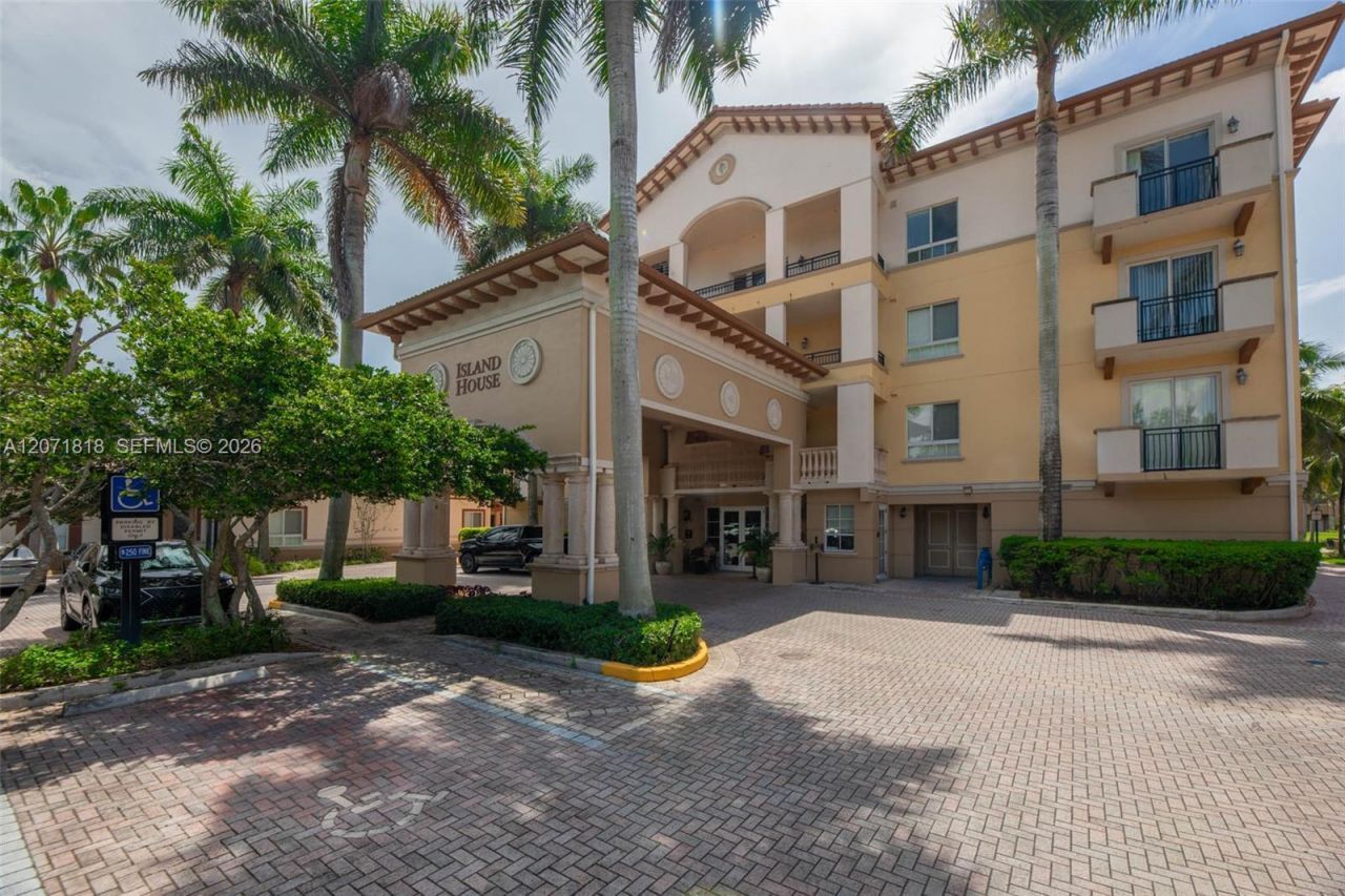 16135 Emerald Estates Dr, Unit 165, Weston, FL 33331 Photo