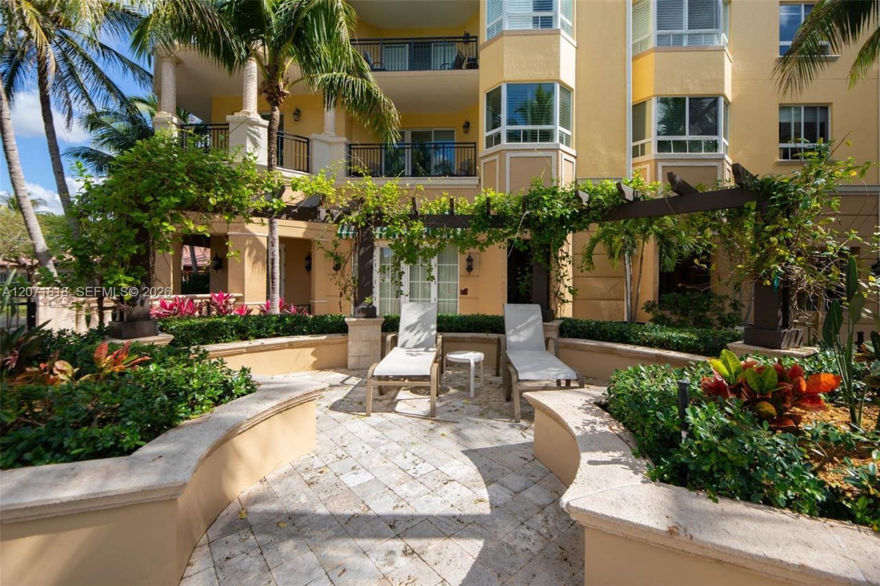 16135 Emerald Estates Dr, Unit 165, Weston, FL 33331 Photo