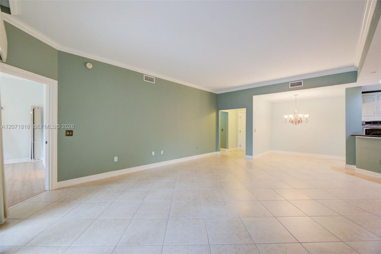 16135 Emerald Estates Dr, Unit 165, Weston, FL 33331 Photo