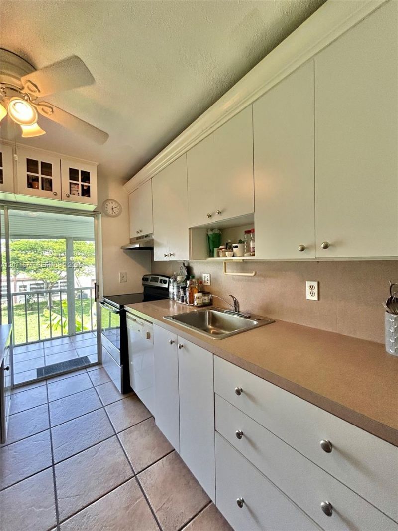 7305 NW 4th Pl, Unit 204, Margate, FL 33063 Photo