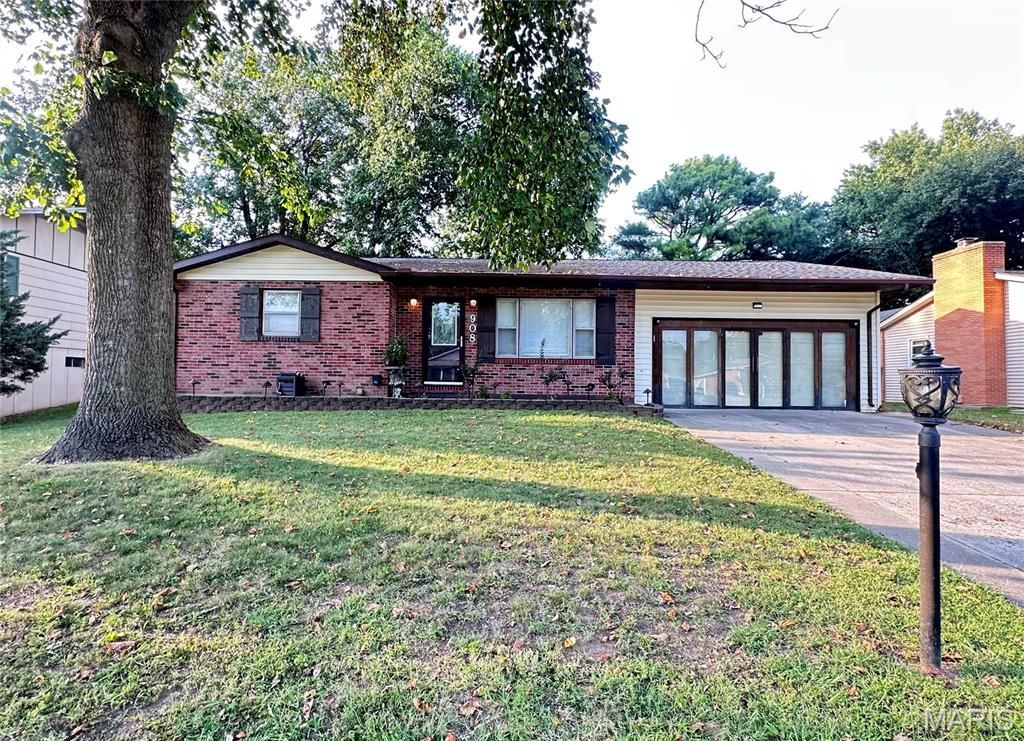 908 Crescent Drive, Sikeston, MO 63801 Main Photo