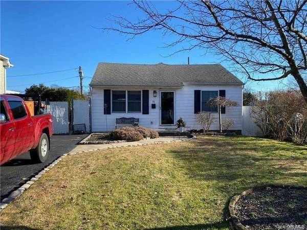 75 Mc Cue Lane , Babylon, NY 11702