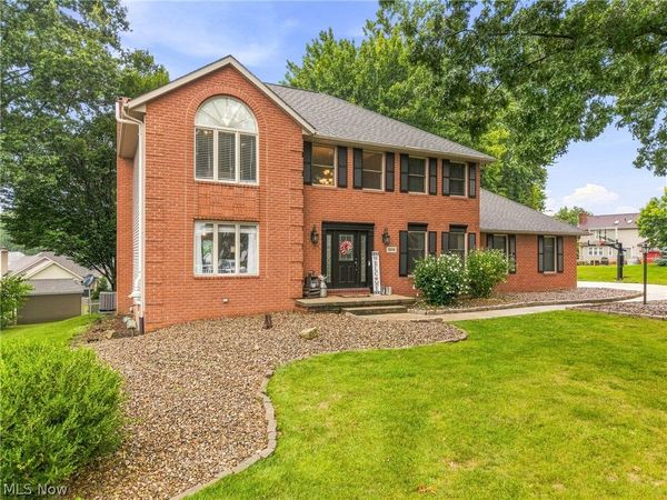 3379 Stratham Circle NW, Canton, OH 44708
