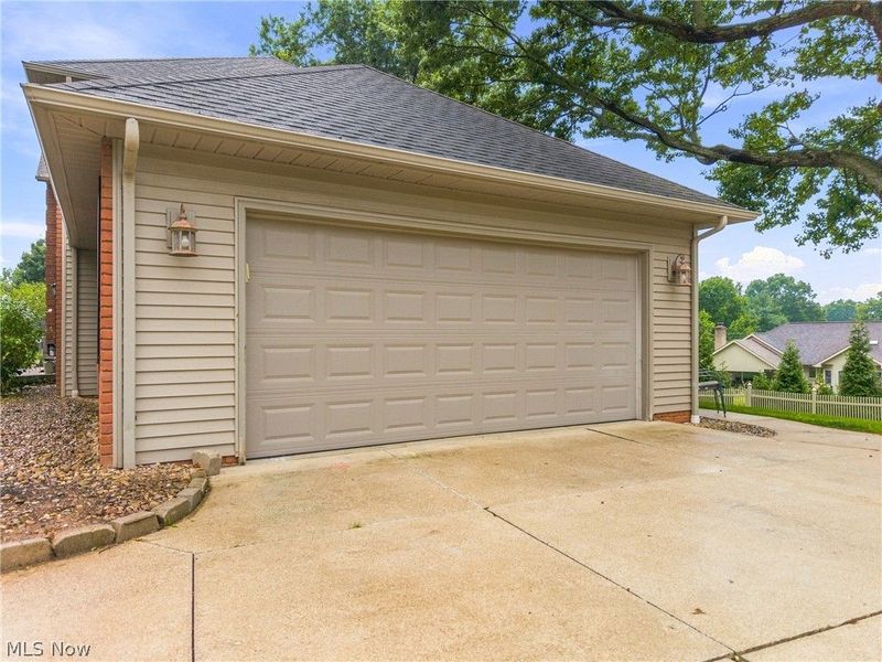 3379 Stratham Circle NW, Canton, OH 44708 Photo 3