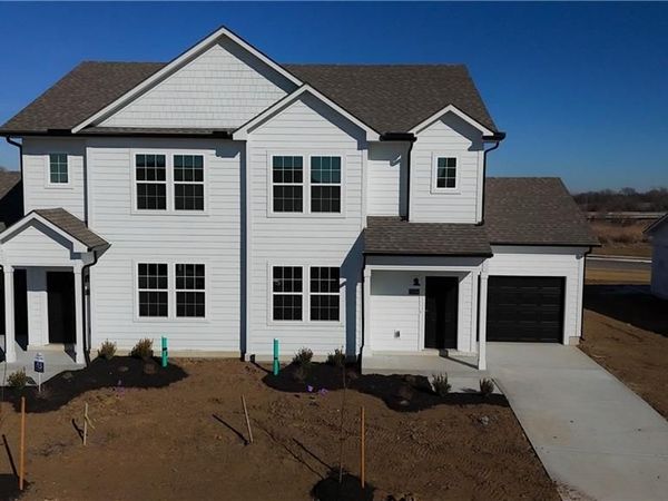 12415 S Acacia Drive, Lee's Summit, MO 64086