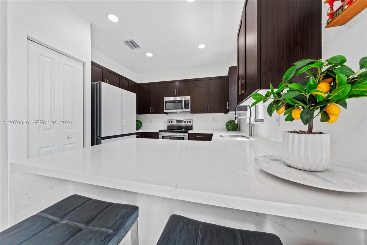 20576 NE 5th Pl, Miami, FL 33179 Photo