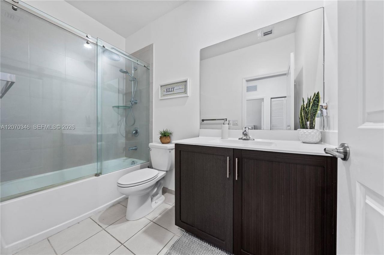 20576 NE 5th Pl, Miami, FL 33179 Photo