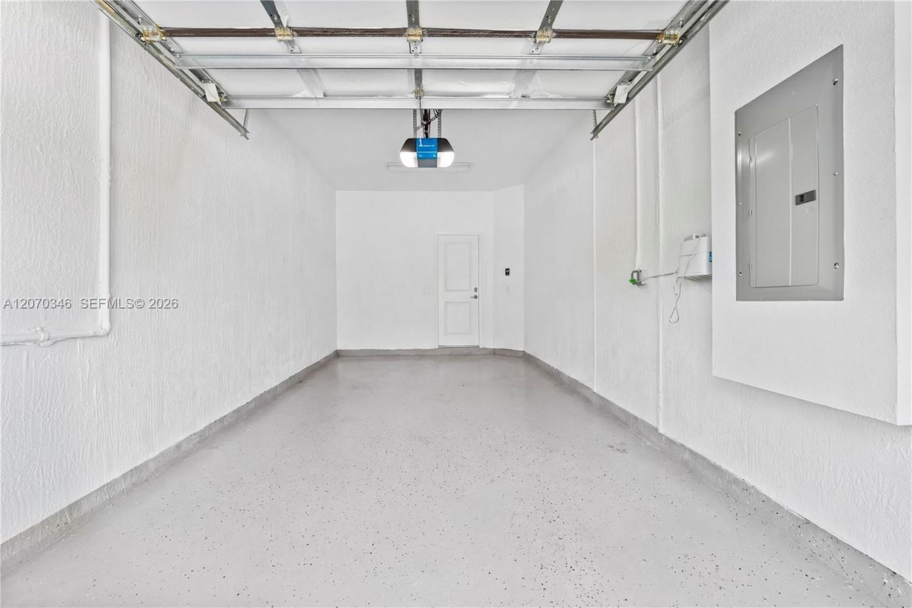 20576 NE 5th Pl, Miami, FL 33179 Photo