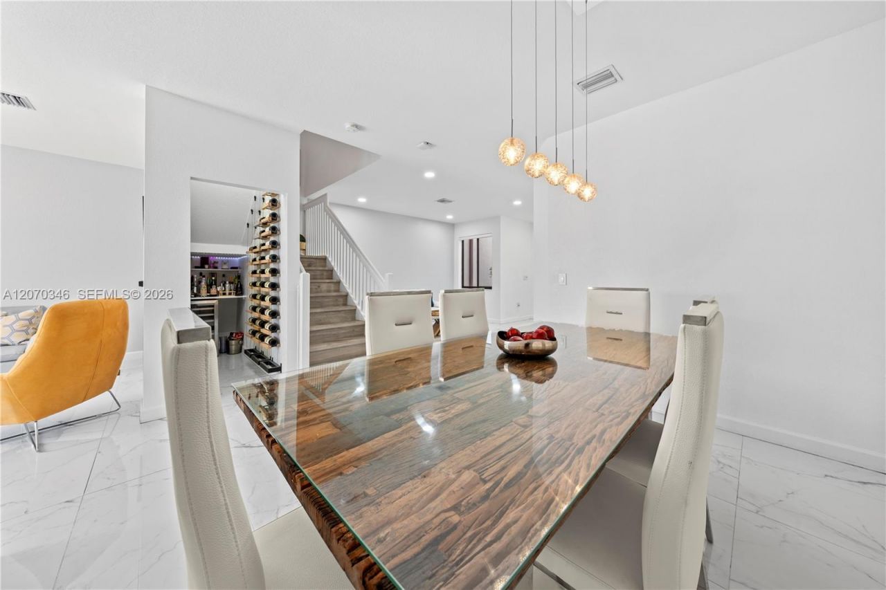 20576 NE 5th Pl, Miami, FL 33179 Photo