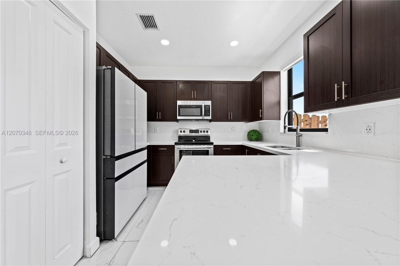 20576 NE 5th Pl, Miami, FL 33179 Photo