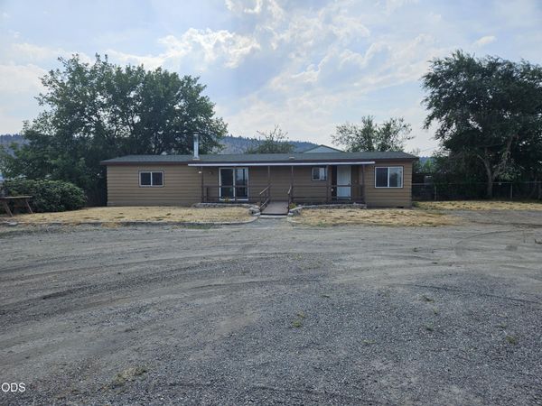 1223 NW Madras Highway, Prineville, OR 97754