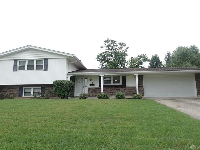 416 Rising Hill Drive, Fairborn, OH 45324 Photo 1