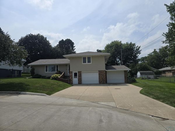 600 7th St. SE, LeMars, IA 51031