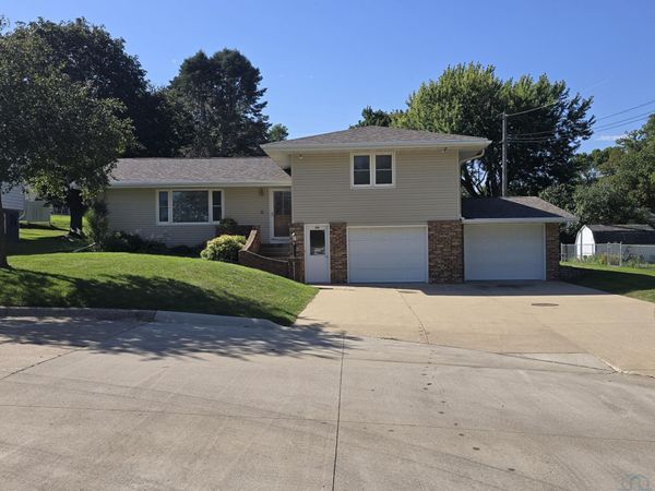 600 7th St. SE, LeMars, IA 51031