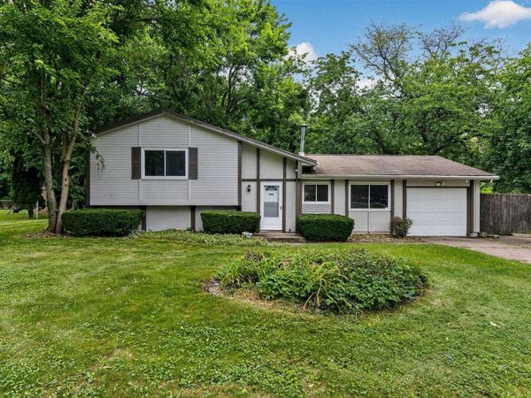 24403 Rolling Oaks Drive, South Bend, IN 46628
