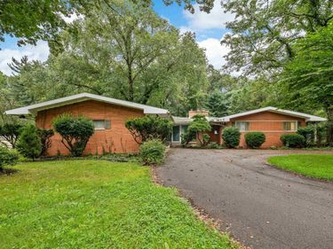 52585 Brooktrails Drive, South Bend, IN 46637