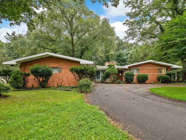 52585 Brooktrails Drive, South Bend, IN 46637
