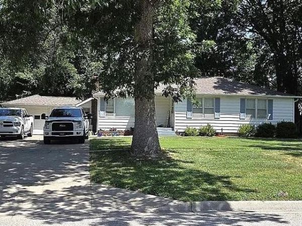 720 Neosho Street, Burlington, KS 66839