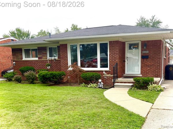 1812 E Longmeadow Road, Trenton, Mi 48183