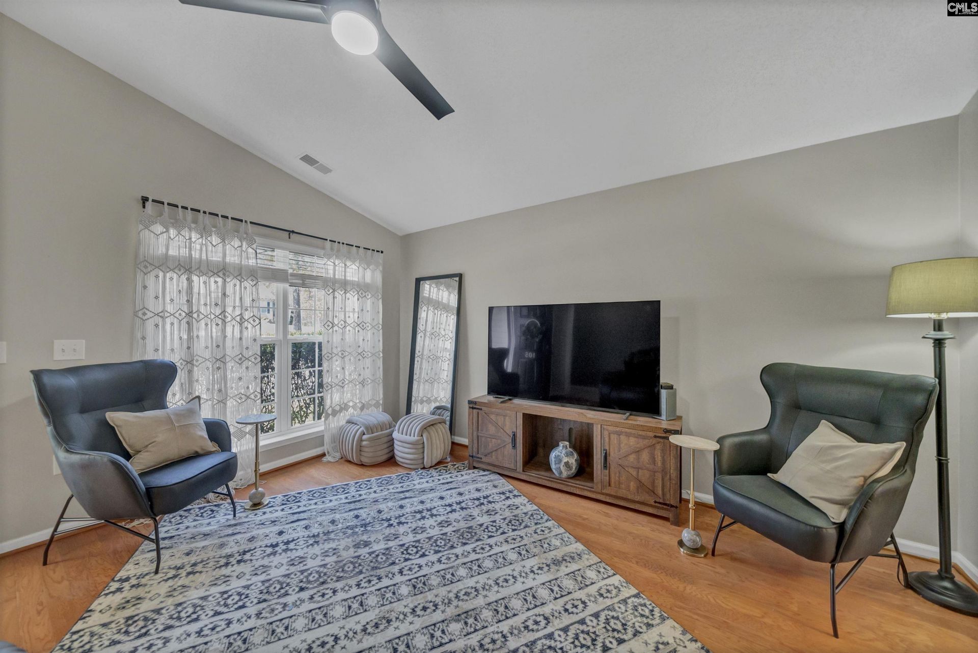 105 Southampton Drive Photo 4