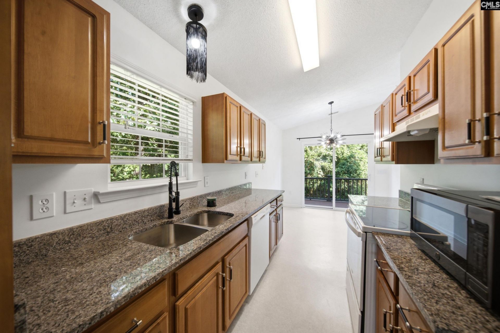 105 Southampton Drive Photo 9