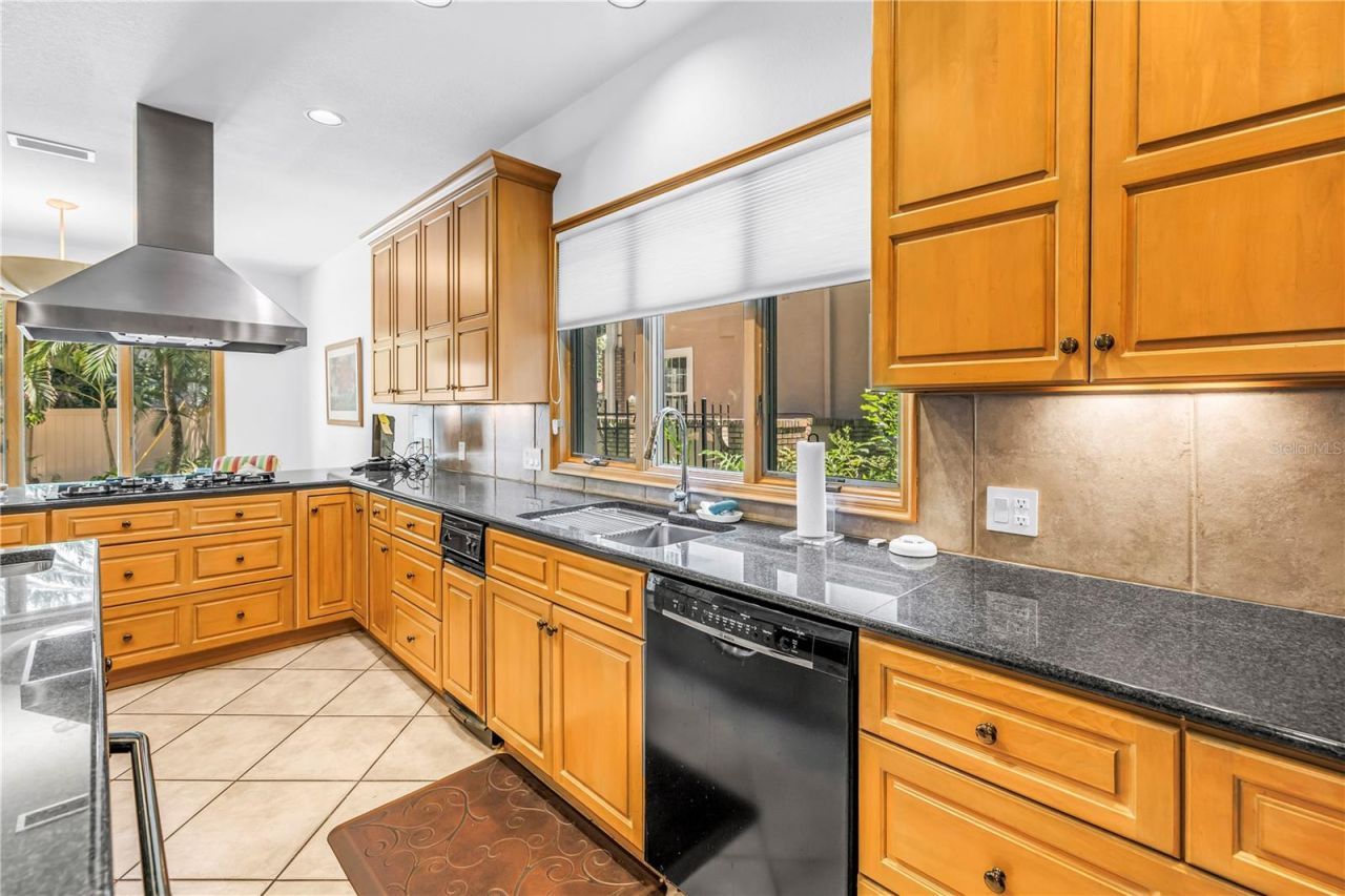 1524 Brightwaters Boulevard Ne, Saint Petersburg, FL 33704 Photo