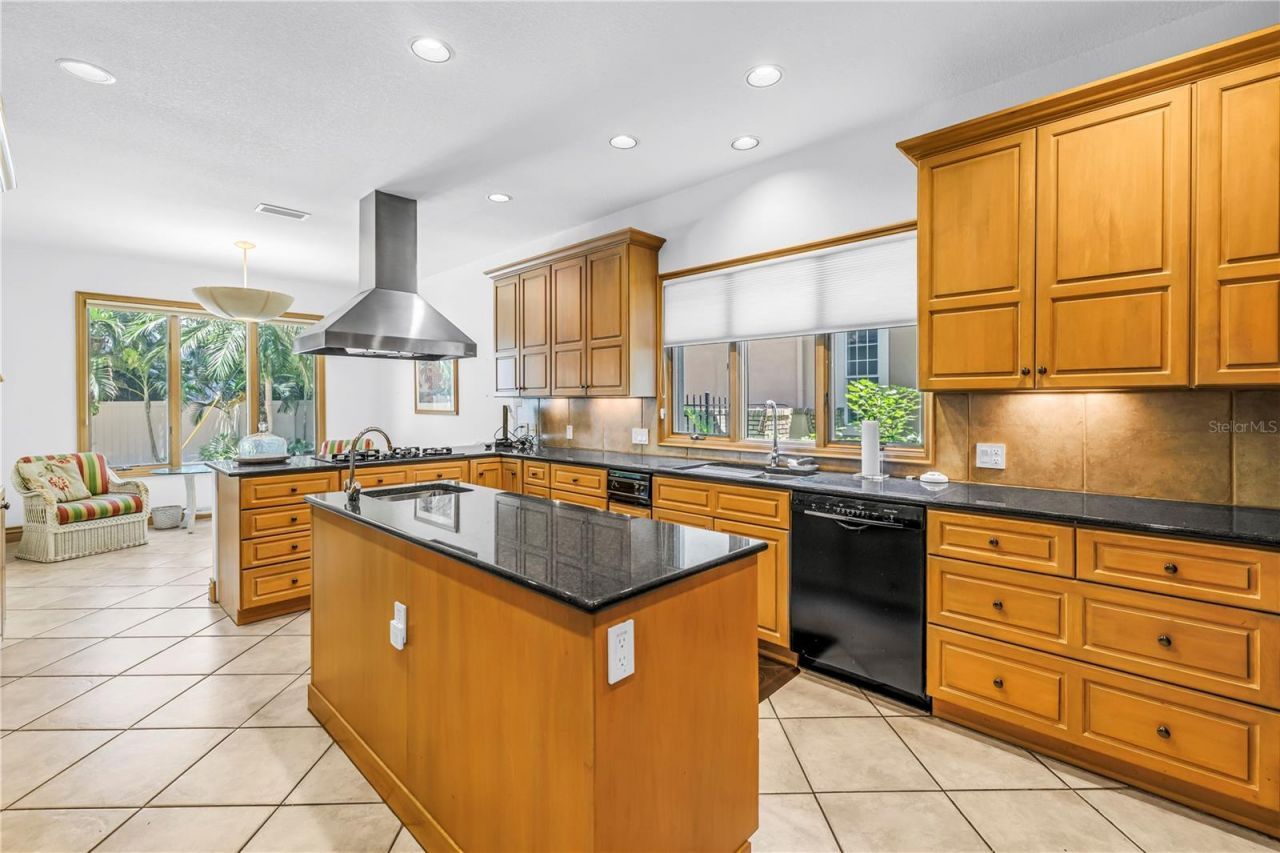 1524 Brightwaters Boulevard Ne, Saint Petersburg, FL 33704 Photo