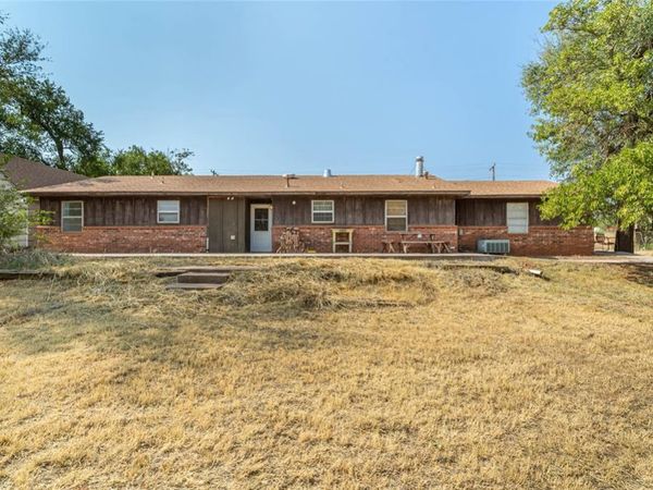 903 B Street, Arapaho, OK 73620