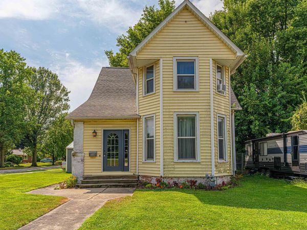 301 N ELM Street, Lincoln, IL 62656