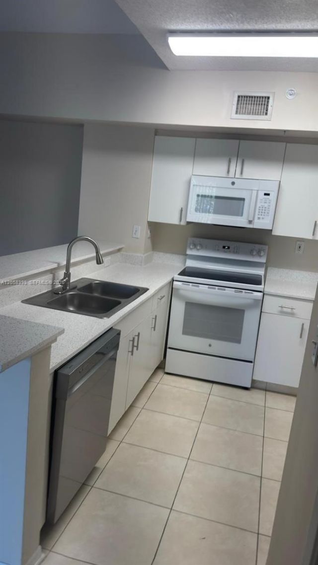 2600 S University Dr , Unit 325, Davie, FL 33328 Photo