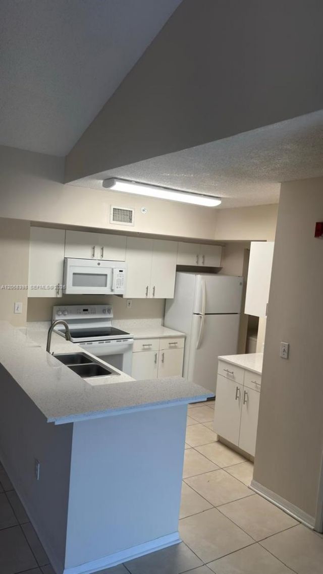 2600 S University Dr , Unit 325, Davie, FL 33328 Photo