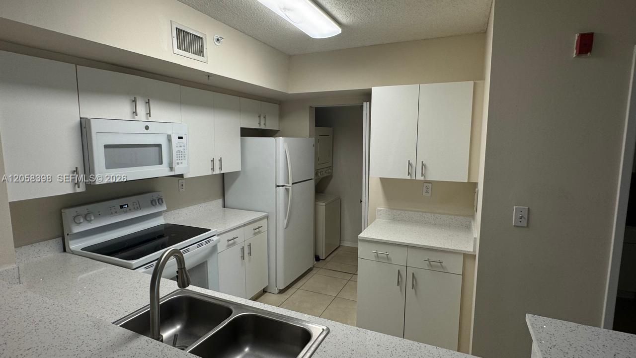 2600 S University Dr , Unit 325, Davie, FL 33328 Photo